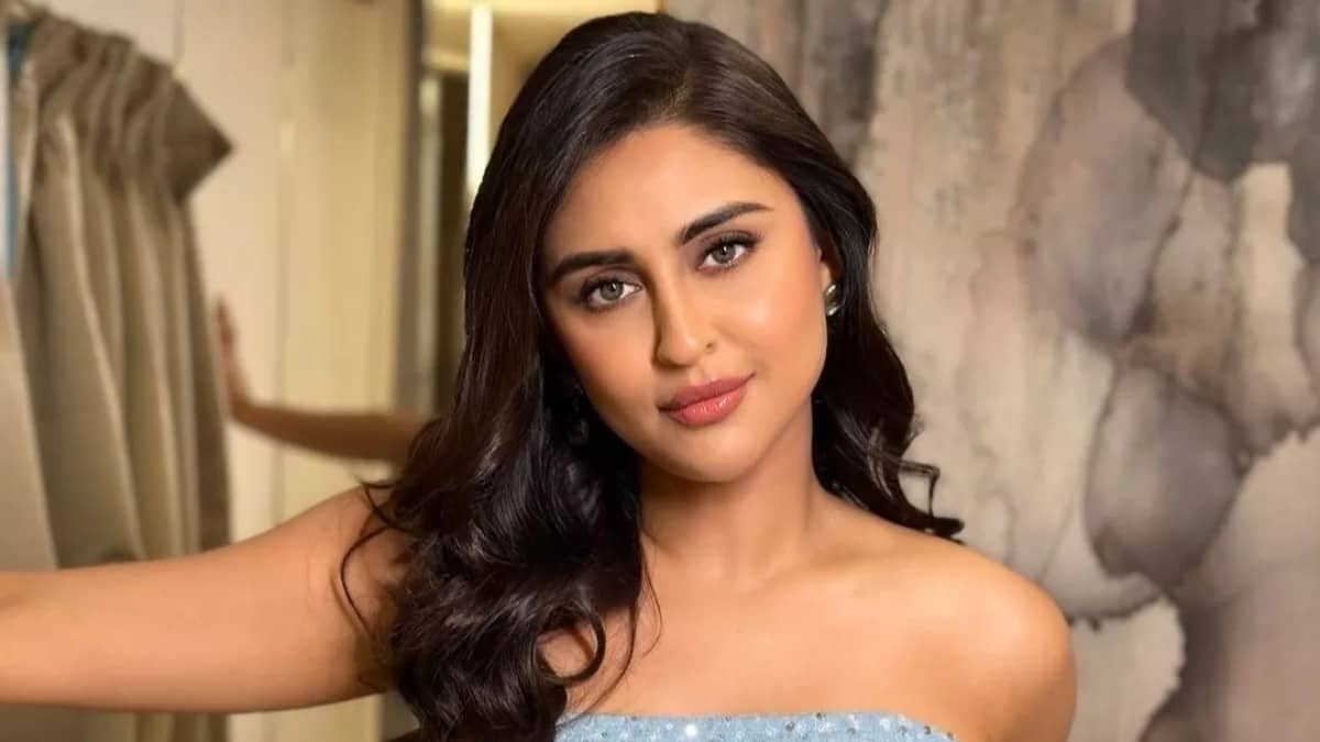 Krystle D'Souza features in Dhurandhar song Shararat