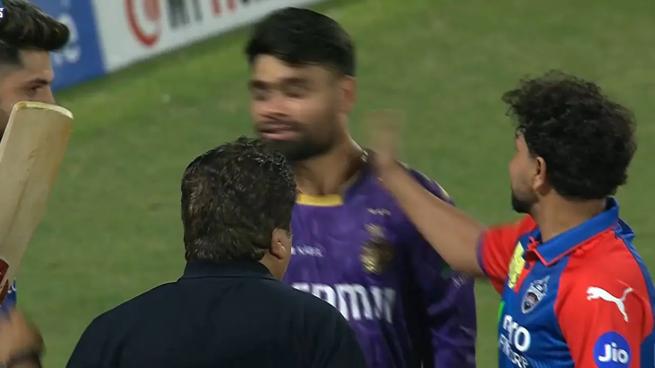 Kuldeep Yadav Slaps Rinku Singh