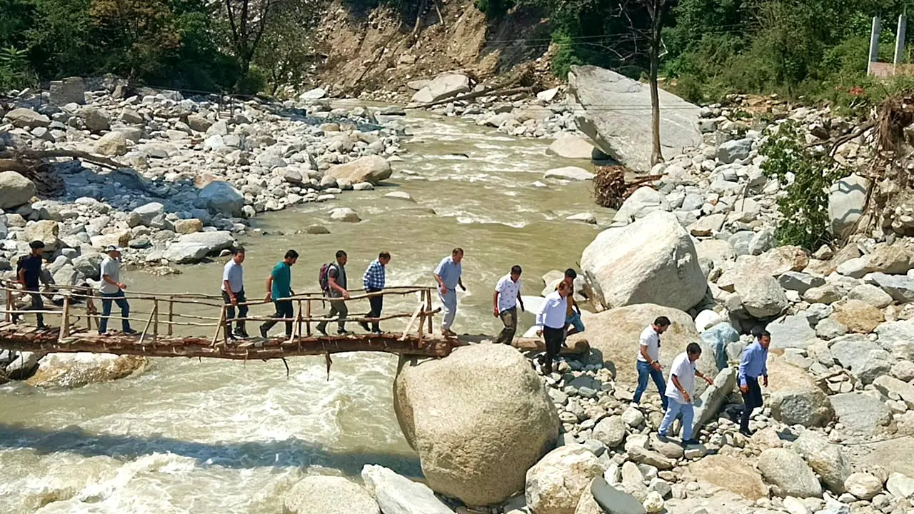 Kullu On Yellow Alert: Heavy Rains Trigger Landslides In Himachal Pradesh, All Schools & Colleges Shut Today Kullu On Yellow Alert