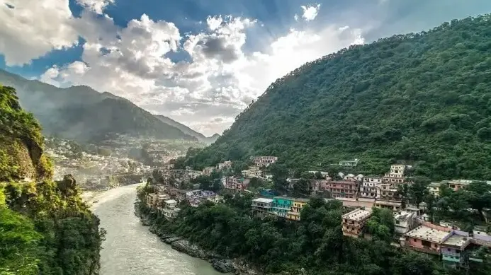 उत्तराखंड में कुमांउ के दूरस्थ क्षेत्रों के 125 गांवों के लोग कुलदेवता के डर से नहीं मनाते हैं होली Kumaon