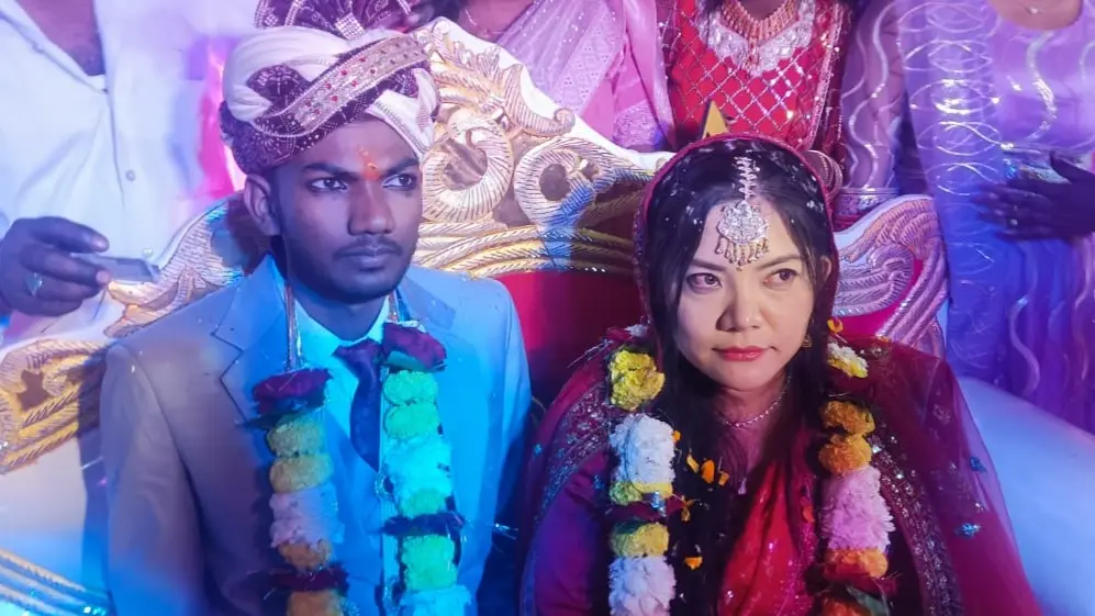 kushinagar boy america girl love story marriage