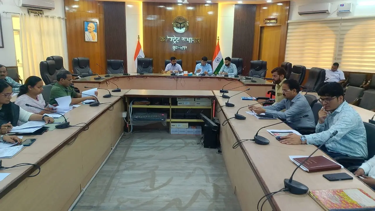 kushinagar dm order to stay salary of 15 officer