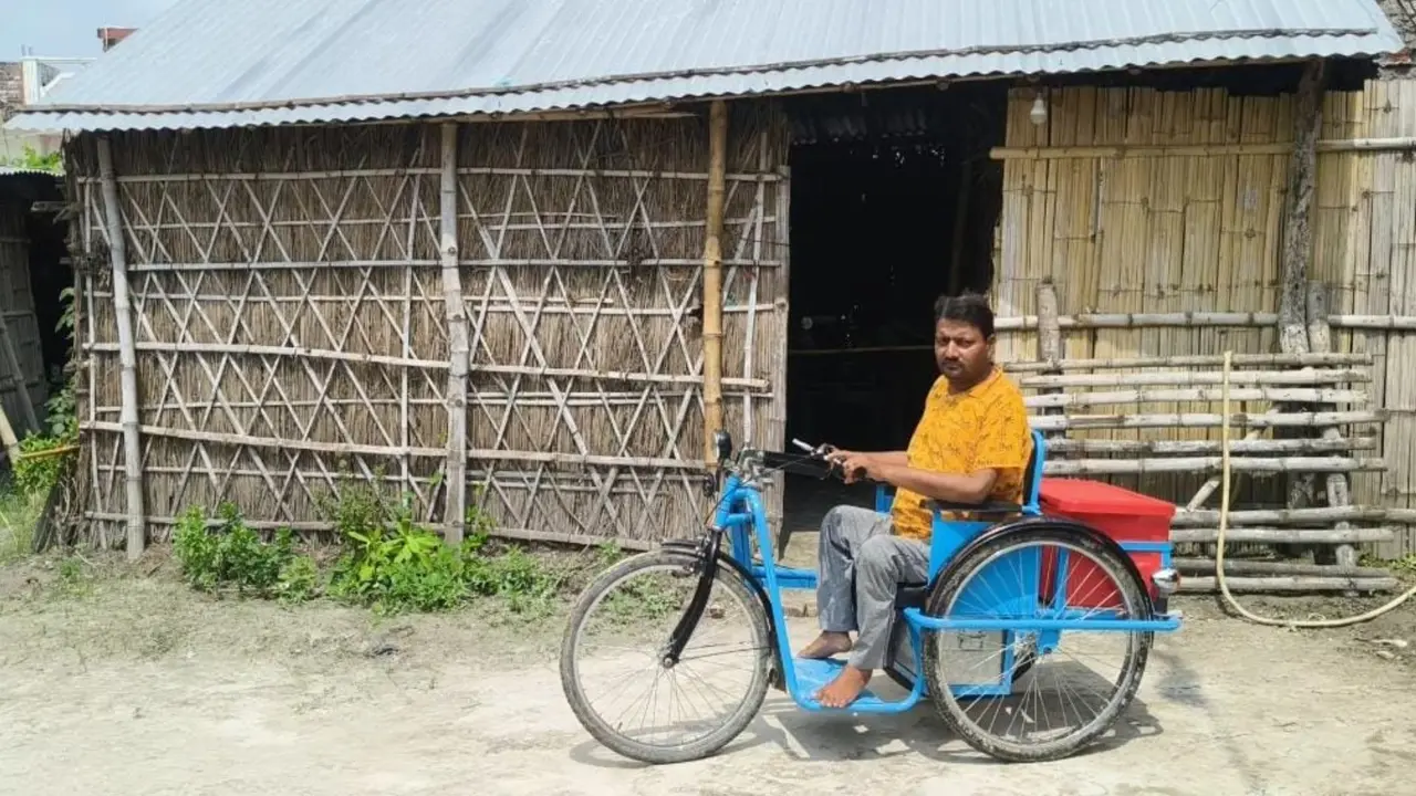 kushinagar news dead person in govt documents trying to prove himself alive