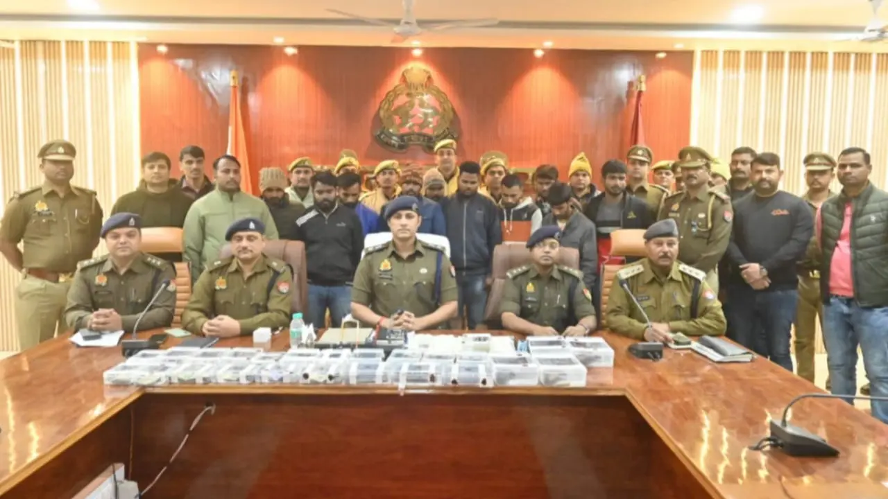UP: असलहे से लैस नकाबपोश गैंग, 18 लाख के गहने की लूट... कुशीनगर में 10 लुटेरे गिरफ्तार kushinagar police busted loot gang 10 arrested