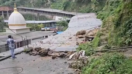 Landslide Hits Vaishno Devi Route Amid Heavy Rain in Katra, Yatra Resumes Via Alternate Path Landslide on Vaishno Devi route