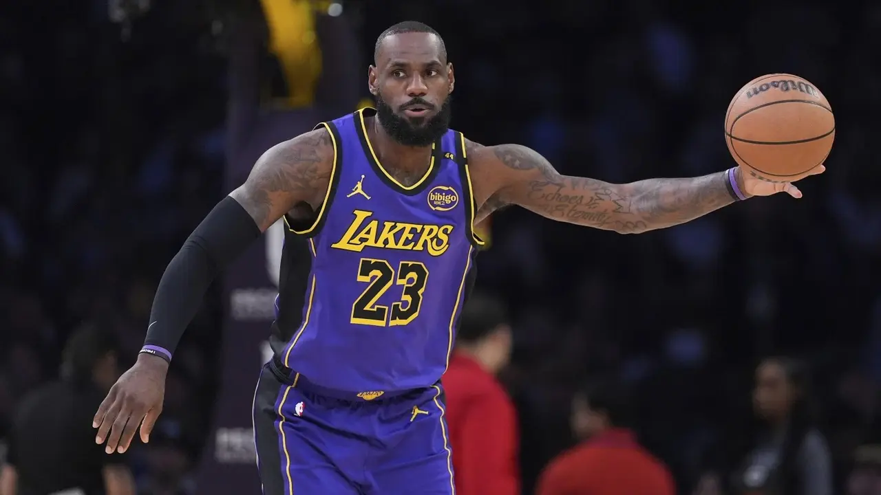 Lebron James Breaks Jordan's Record For 30-point Games In Lakers' 119-102 Win Over Hawks LeBron James