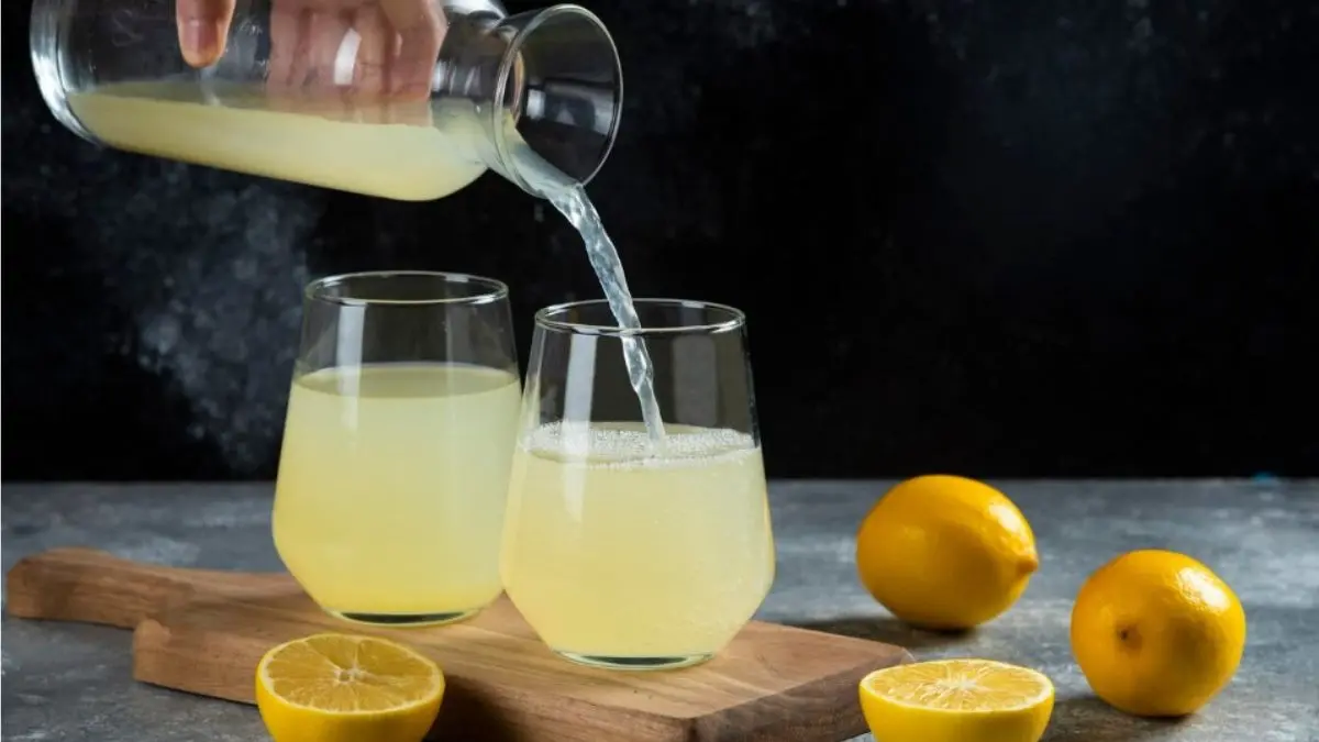Lemon Water: सुबह के वक्त किन लोगों को नींबू पानी नहीं पीना चाहिए? Lemon In Food