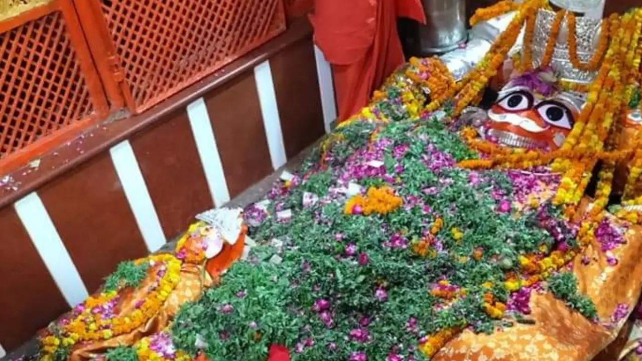 Lete Hue Hanuman Ji Prayagraj