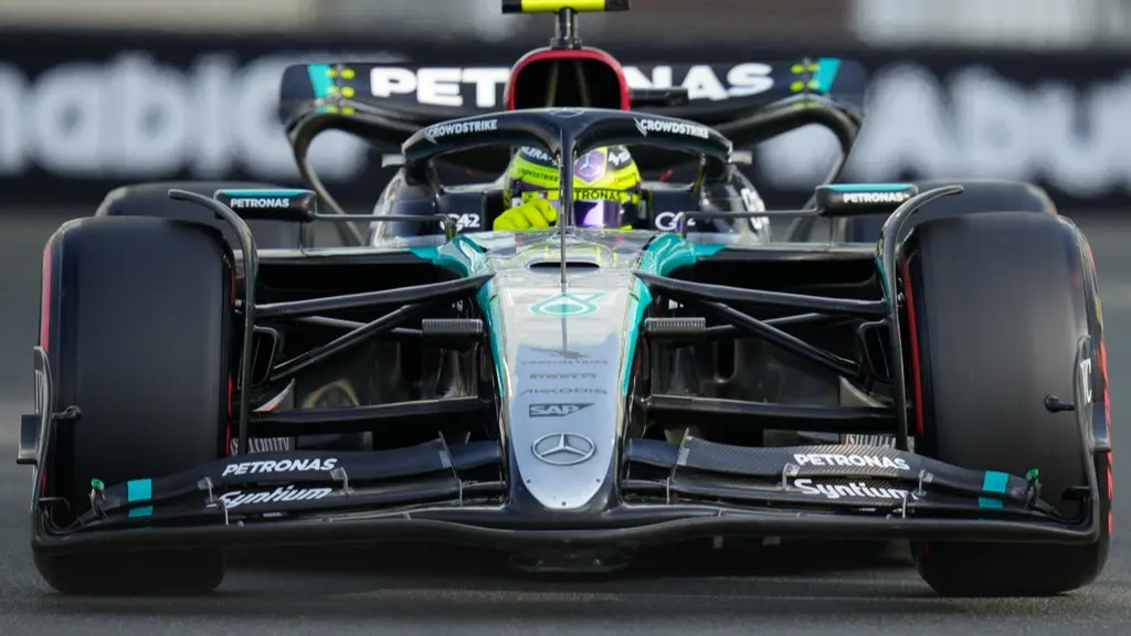 Lewis Hamilton Qualifies At 18th After Bizarre Incident For His Last Race With Mercedes AMG In F1 Lewis Hamilton