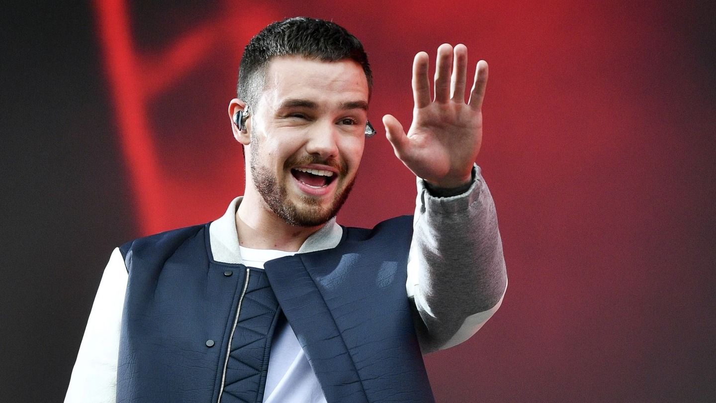 Liam Payne's 'Last' Spotting, Photos Of 'Drugs, Smashed TV' In Hotel ...