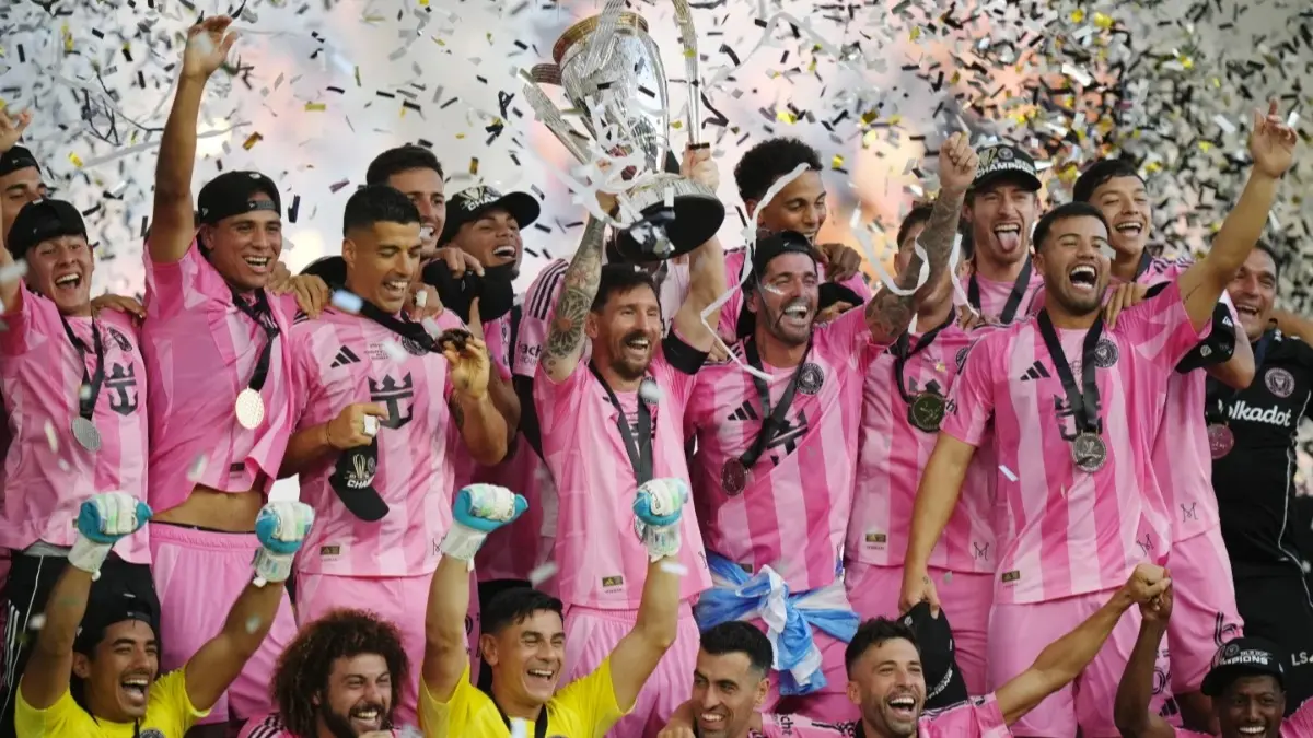Lionel Messi lifts the MLS Cup with Inter Miami