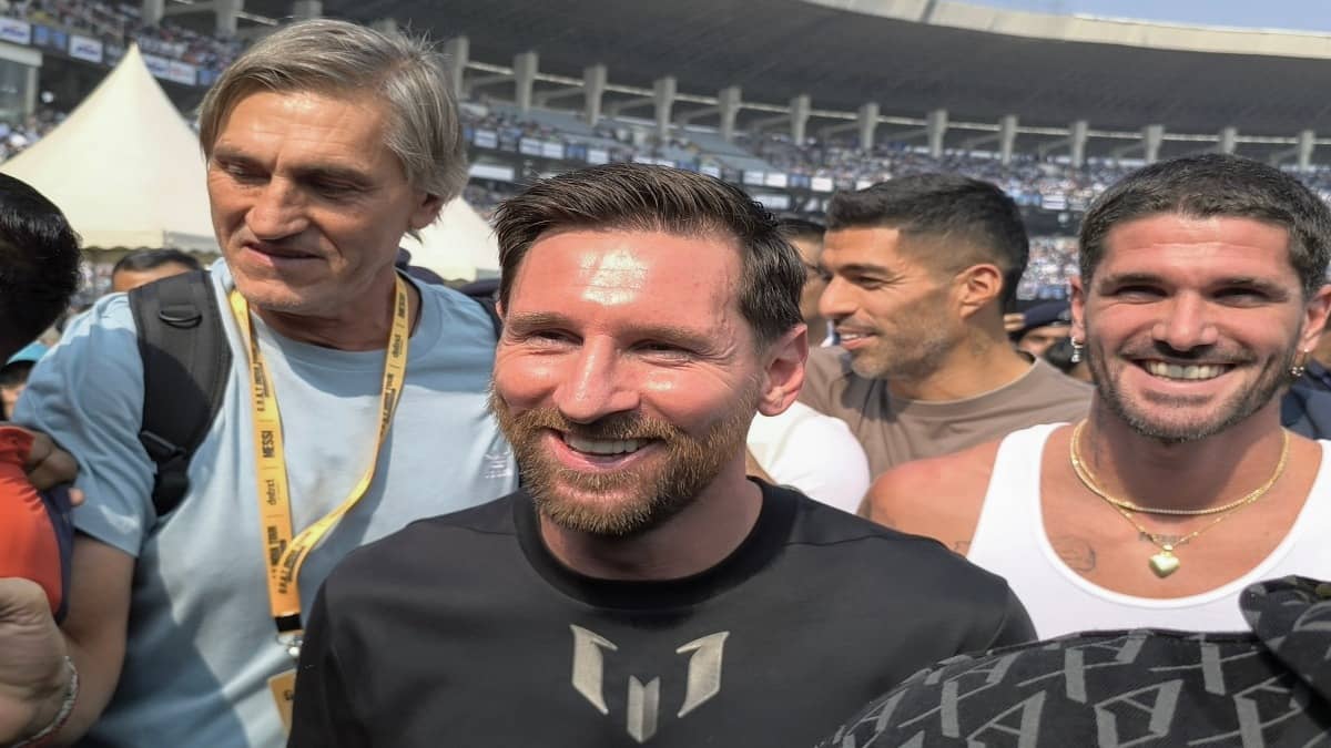 Lionel Messi with Luis Suarez and Rodrigo De Paul