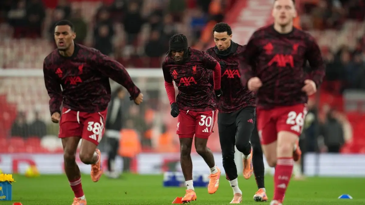 Liverpool players training ahead of Premier League fixture