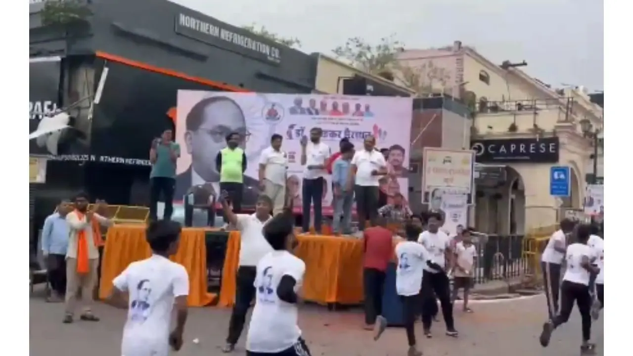 अंबेडकर जयंती से पहले लखनऊ में खास मैराथन, हजारों युवाओं ने दौड़ में दिखाया जोश; उपमुख्यमंत्री ब्रजेश ने दिखाई हरी झंडी लखनऊ में खास मैराथन