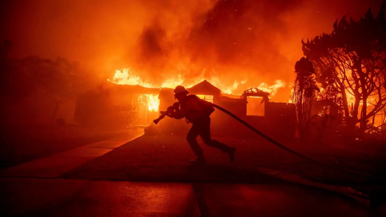 Los Angeles Faces Apocalyptic Scenes from Wildfires Los Angeles Faces Apocalyptic Scenes from Wildfires | LIVE