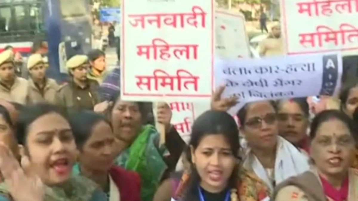 'Lost Faith In The High Court': Unnao Victim's Mother Protest Outside Delhi HC Against Kuldeep Singh Sengar's Bail