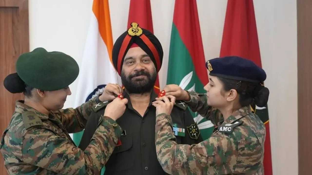 Lt General DP Singh ‘Pipped’ by Daughters | See Pics Lt General DP Singh ‘Pipped’ by Daughters | See Pics