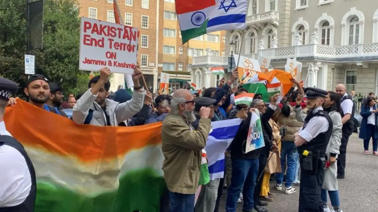 लंदन में भारतीय समुदाय का प्रदर्शन