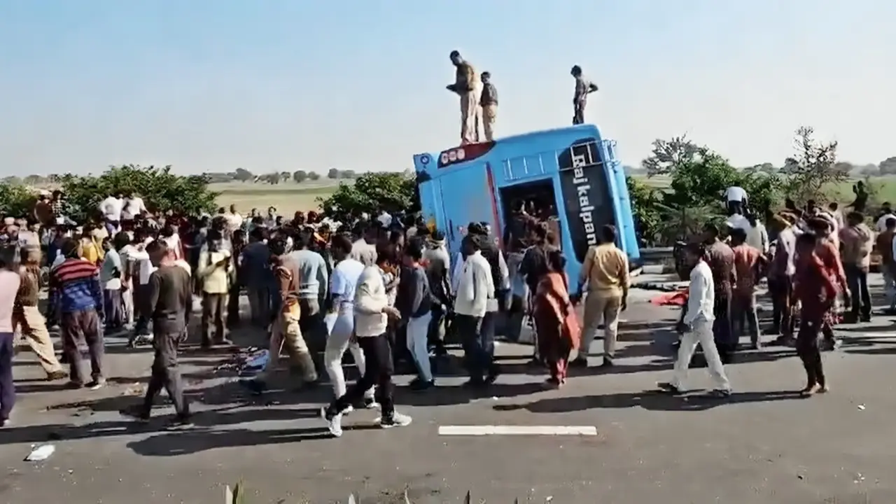 lucknow agra expressway road accident