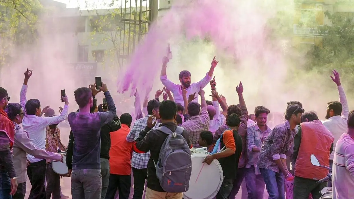 Lucky Family! 3 Members Of A Family Win Elections From Different Political Parties In Maharashtra Lucky Family! 3 Members Of A Family Win Elections For Different Political Parties In Maharashtra