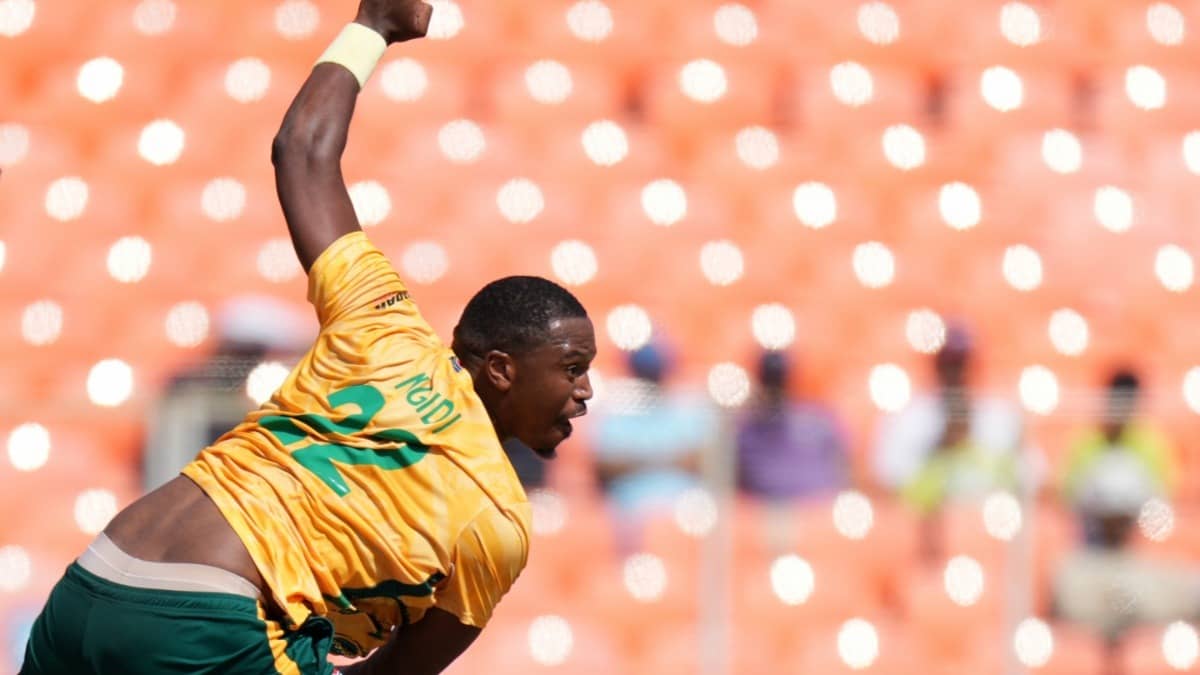 Lungi Ngidi in action