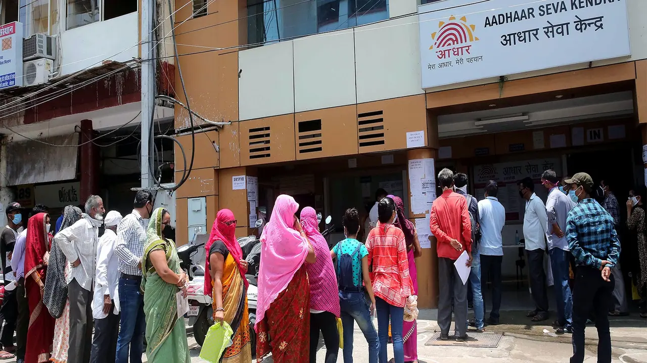 Maharashtra Cancels Aadhaar-Based Birth Certificates Amid Fake Document Probe Maharashtra Cancels Aadhaar-Based Birth Certificates Amid Fake Document Probe