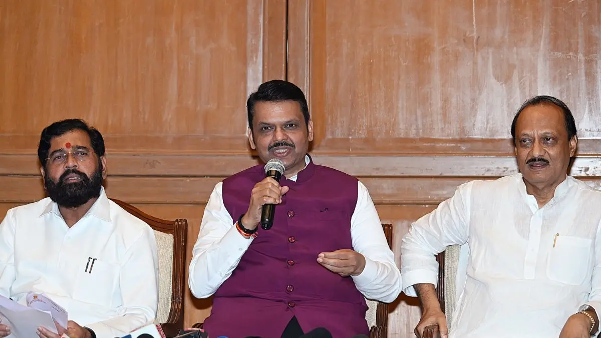 Maharashtra government put a stop on the three language formula