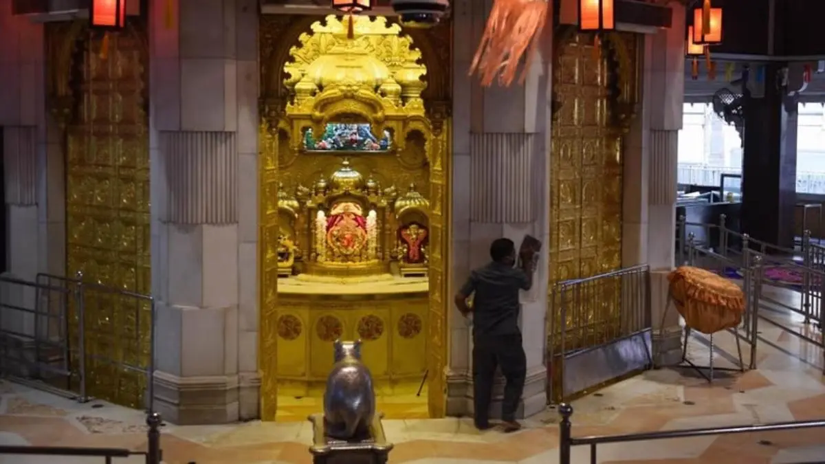 Maharashtra Temples Ignite Debate Among Visitors Amid Push For 'Modest' Clothing