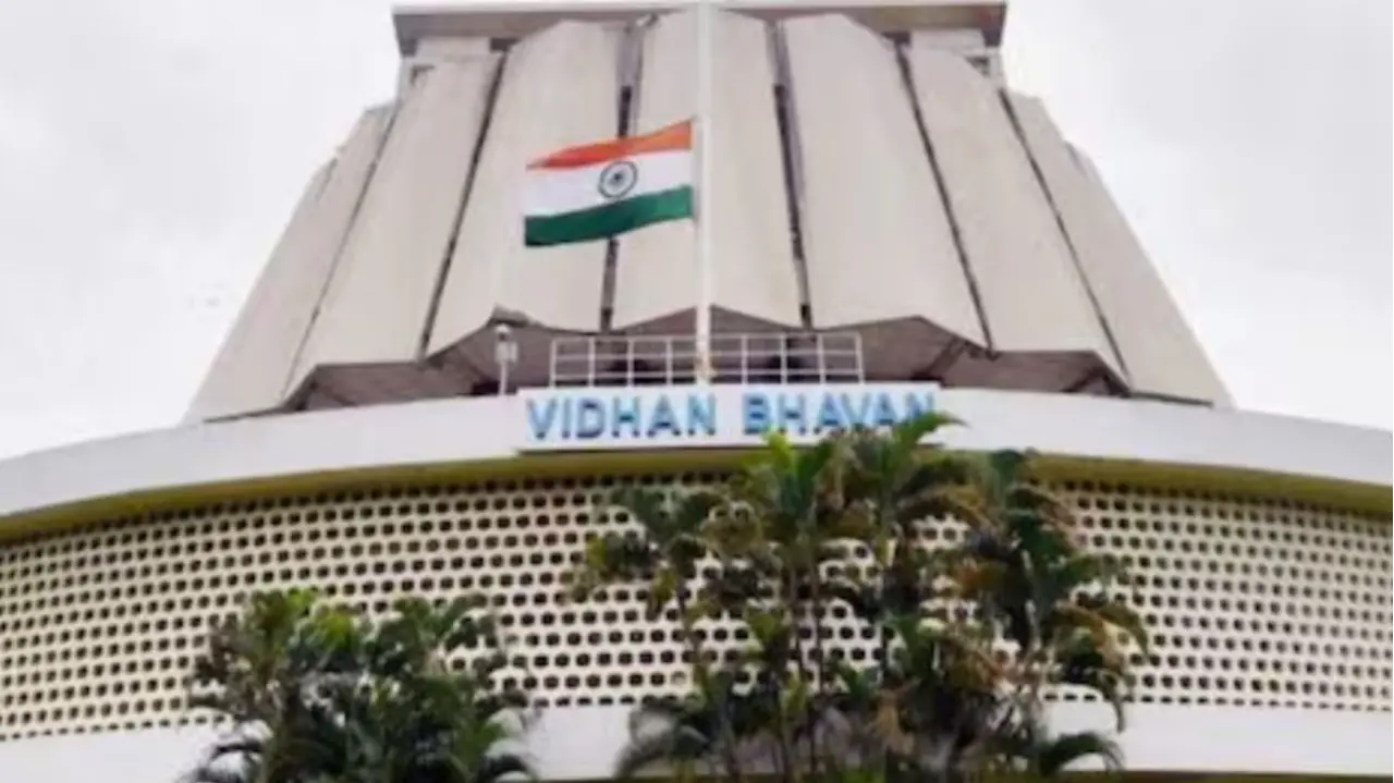 महायुति सदस्यों ने औरंगजेब की प्रशंसा करने पर सपा नेता अबू आजमी के निलंबन की मांग की Maharashtra Assembly