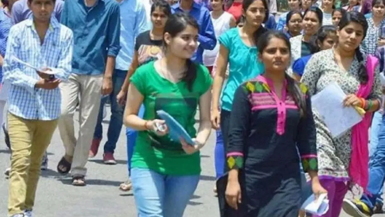 Maharashtra College Dress code