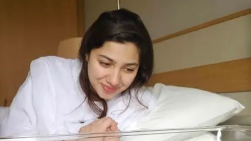 Pakistani Actress Mahira Khan Shares Rare Photo Of Son Azlan On His Birthday, Pens A Heartfelt Note Mahira Khan win son Azlan.