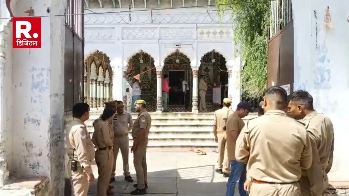 Mainpuri girl was shot four times while praying in a temple