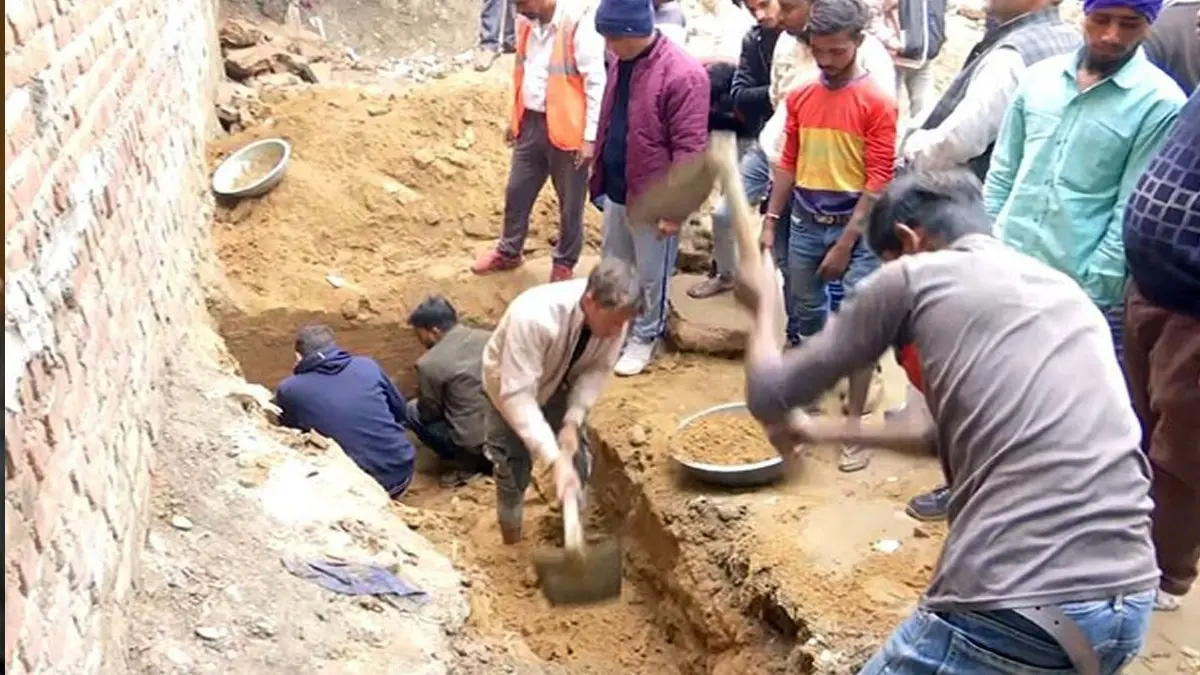 Major accident in Faridabad old railway station