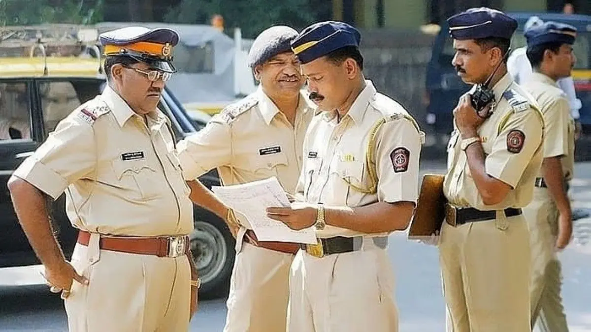 Major Crime Averted in Mumbai; Crime Branch Arrests Five, Recovers Weapons in Andheri