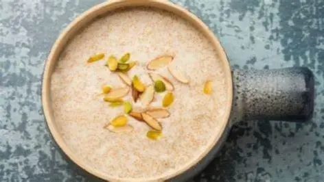 Makar Sankranti 2025: Satiate Your Festive Cravings With These Makar Sankranti Recipes Makar Sankranti 2025: Festive dishes to try out