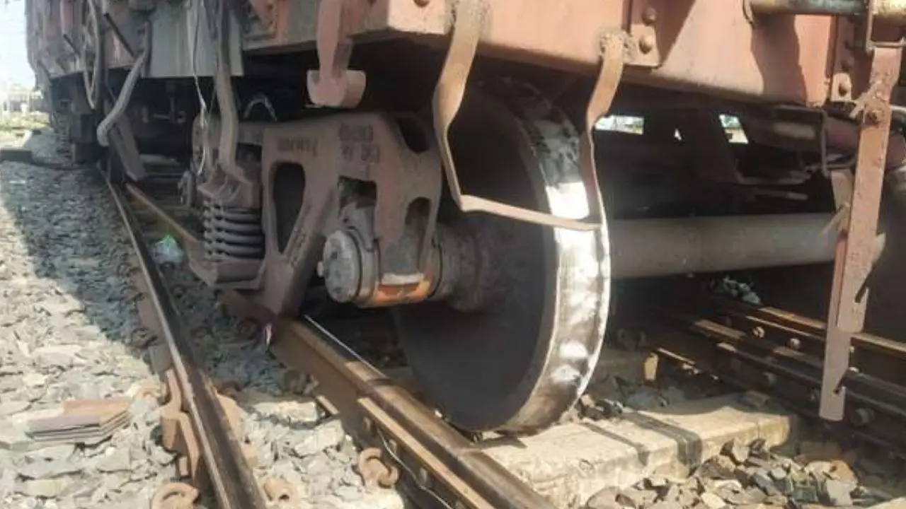 मालगाड़ी बेपटरी