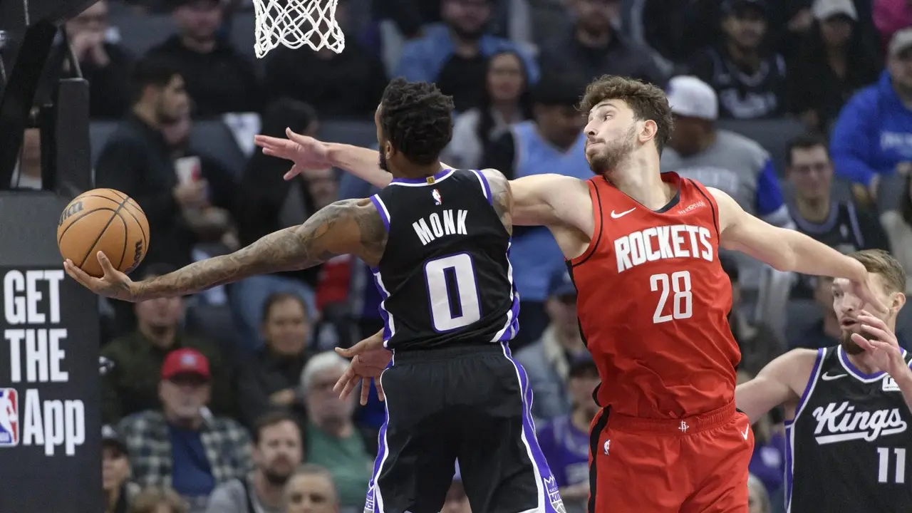 DeMar DeRozan scores 31 points, Malik Monk adds 28 in the Kings' 132-127 win over the Rockets Malik Monk