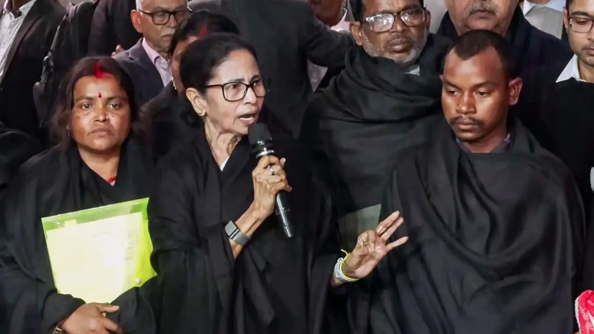 'Unparliamentary, Undemocratic': Mamata Meets Chief Election Commissioner Over SIR, Holds 'Black Shawl' Protest In Delhi Mamata Meets Chief Election Commissioner Over SIR, Holds Black Shawl Protest In Delhi