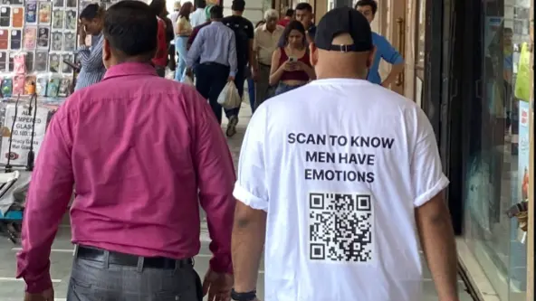 Man Spotted Wearing QR Code T-Shirt at Delhi's Connaught Place, Reason is Surprising Man Spotted Wearing QR Code T-Shirt at Delhi's Connaught Place, Viral News