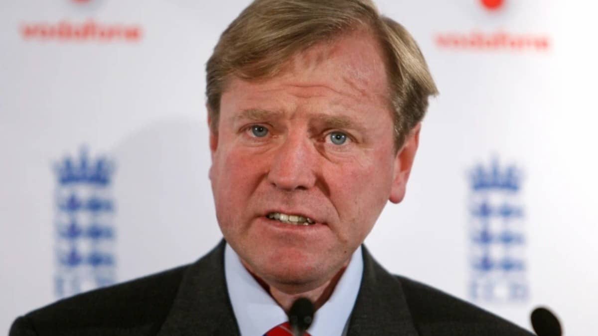 Managing director of England cricket Hugh Morris reads a statement at the Oval cricket ground in London in 2009