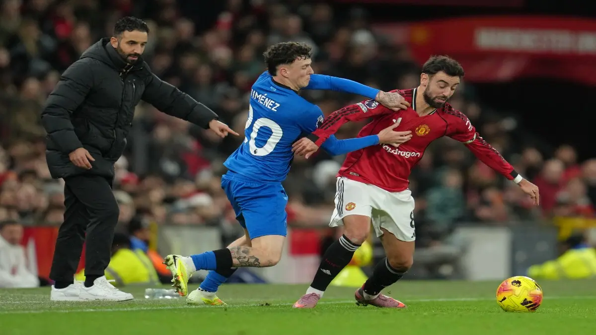 Manchester United captain Bruno Fernandes in action