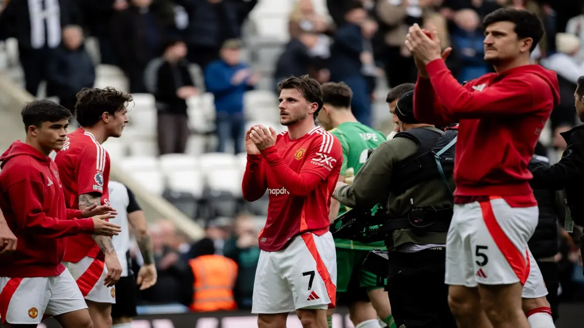Manchester United's Europa League Prospect To Face Stern Lyon Test At Old Trafford Manchester United players applauding their supporters
