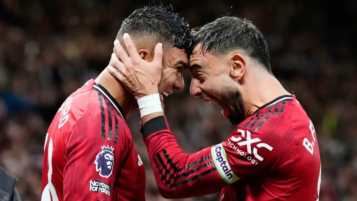 Manchester United's Casemiro, celebrates with Bruno Fernandes