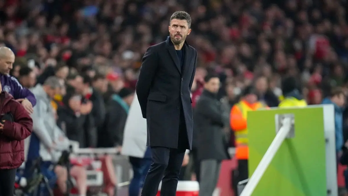 Michael Carrick Warns Manchester United About Making 'Knee-Jerk' Decision Despite Being In Good Form Manchester United's head coach Michael Carrick