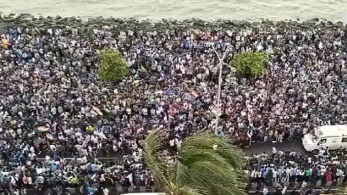 ambulance to pass through crowd in Marine Drive