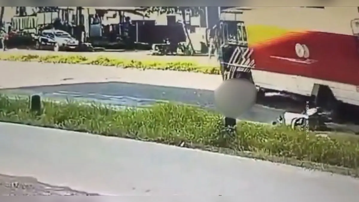 Mangaluru: 44-Year-Old Woman Run Over By Lorry After Hitting Pothole, Dies On Spot