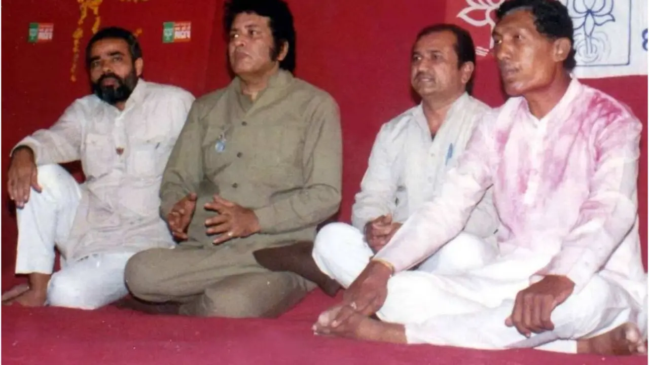 Veteran Actor Manoj Kumar’s Heartwarming Photo with PM Modi Goes Viral Manoj Kumar Pic With PM Modi