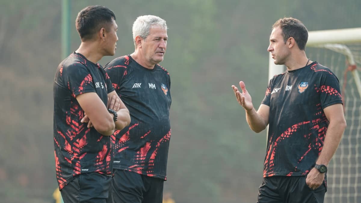 Manolo Marquez and Gourmangi Singh during a FC Goa practice session