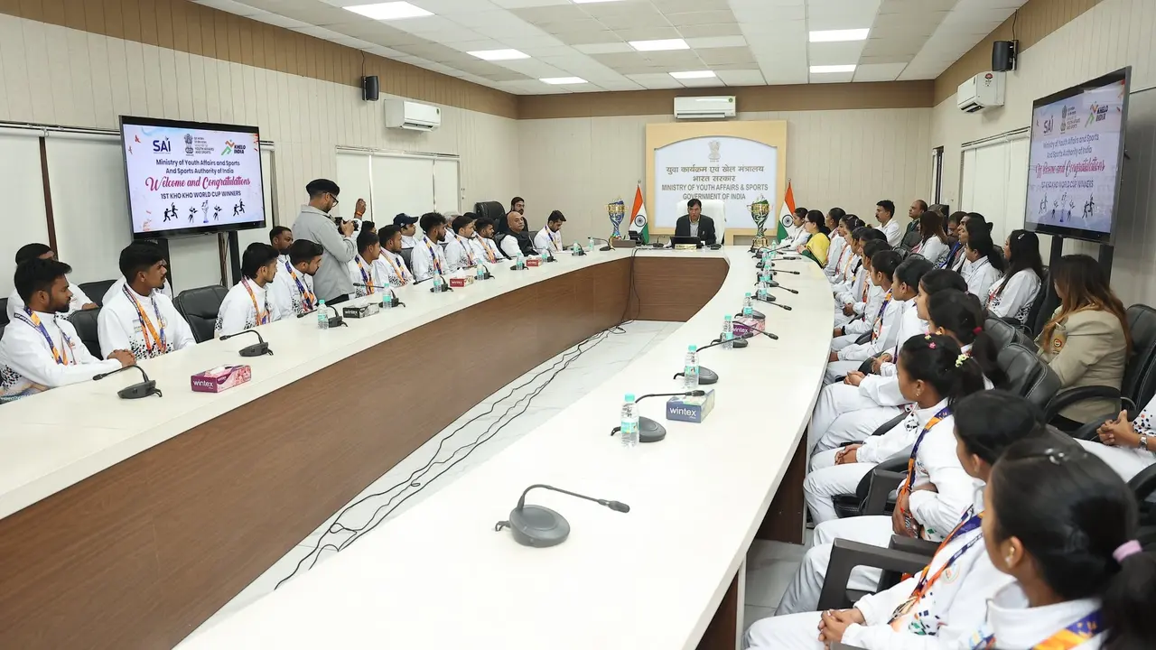 Mansukh Mandaviya felicitates Kho Kho World Cup winners