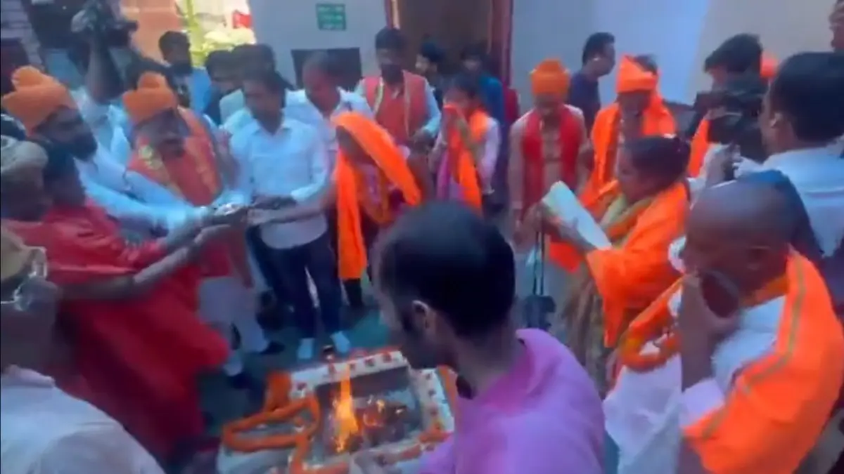 Marking their homecoming to Hinduism, individuals participate in traditional rituals.